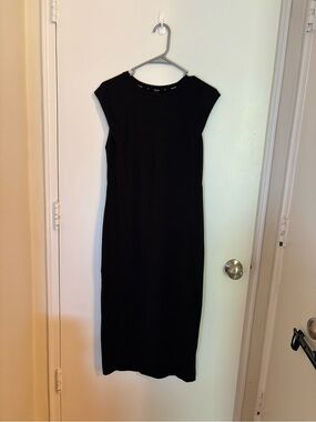 Classic Black Cap-Sleeve Midi Dress